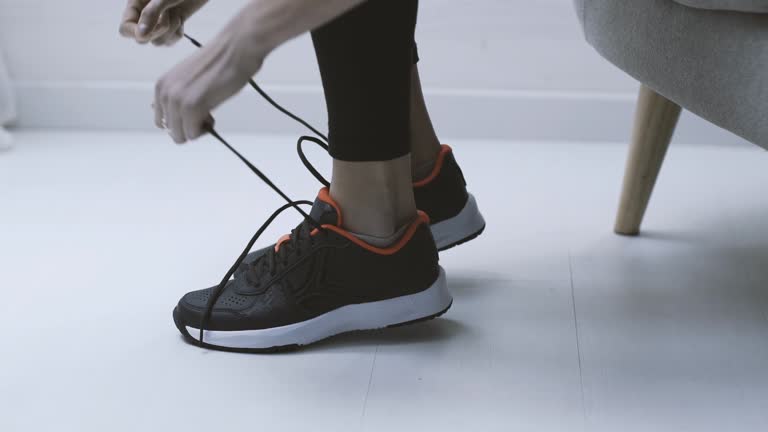 A duhet t’u kërkosh miqve të heqin këpucët kur hyjnë brenda?