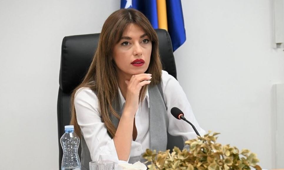 Albulena Haxhiu zgjidhet kryetare e Kuvendit të Kosovës