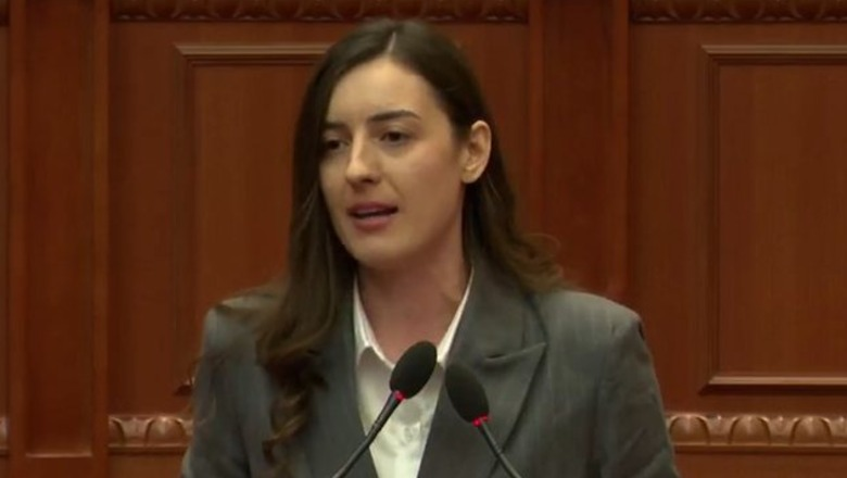 “O ylli i Fierit, më përdridheshe si pyrtekë domatesh”, Zegjine Çaushi nuk kursen Gaz Bardhin: Haje qofte te lokali i lagjes e pije xhin