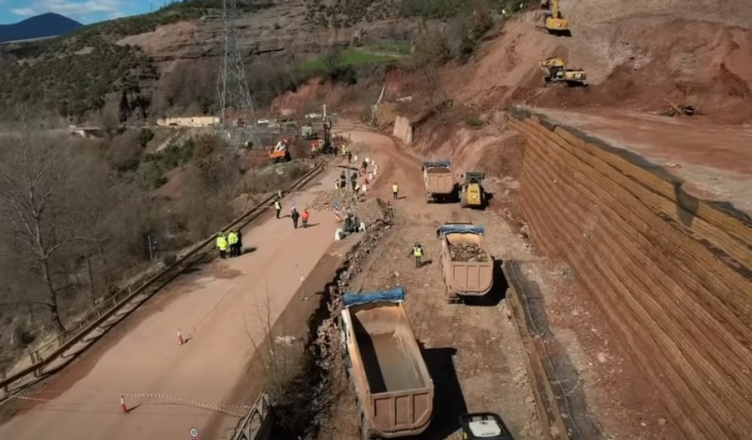 Bllokimi i qarkullimit në aksin Librazhd-Prrenjas, Balla: Po punohet për krijimin e një kalimi alternativ