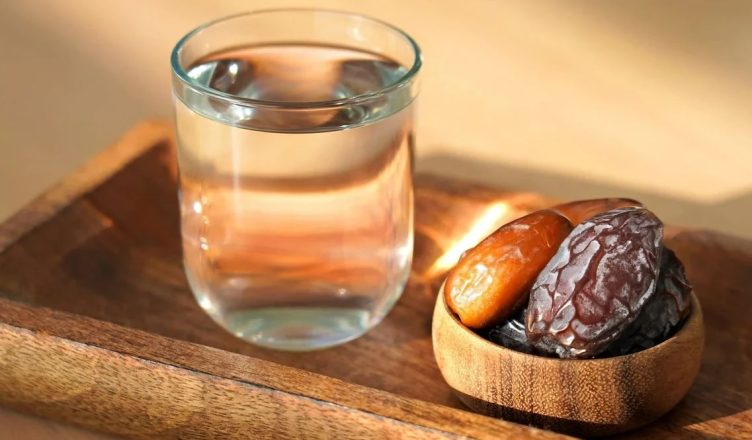 Agjërimi gjatë muajit të Ramazanit, hapat e rëndësishëm që duhet të ndiqni gjatë konsumit të syfyrit dhe iftarit