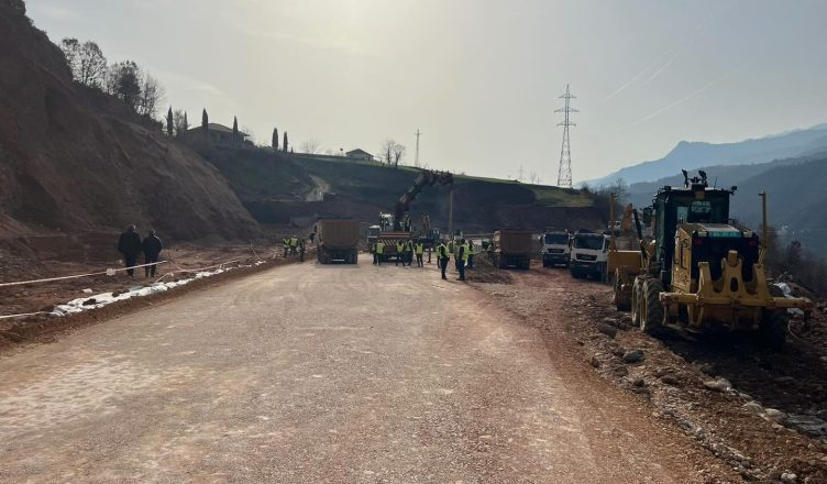 Rruga Librazhd-Prrenjas do të hapet mesditën e sotme për të gjitha mjetet