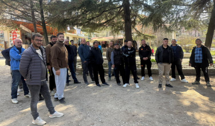 Protestë në mbrojtje të ujit, banorët e gjashtë fshatrave në Elbasan thonë se po u marrin burimin