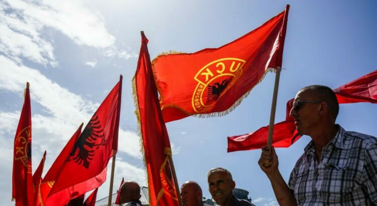 200 mijë firma në mbështetje të krerëve të UÇK, dorëzohet peticioni në Hagë