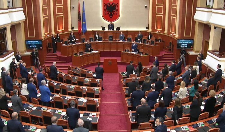 Ndarja nga jeta e Servet Pëllumbit, Kuvendi mban 1 minutë heshtje në nderim të tij