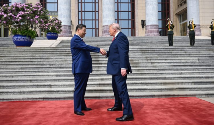 Takimi historik Trump–Xi në Pekin! Paralajmërimi për Tajvanin, ceremonia madhështore dhe mesazhet për botën