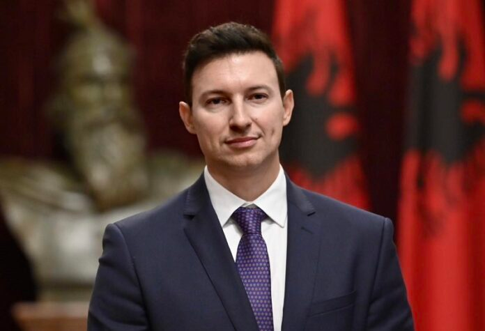 Protesta e studentëve në RMV, Ambasadori i Shqipërisë përcjell vargjet e Fishtës