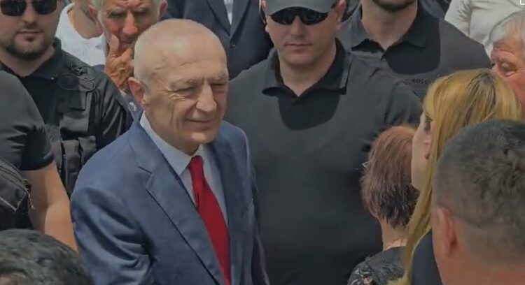 Ilir Meta i jep lamtumirën e fundit të atit, nën masa të rrepta sigurie