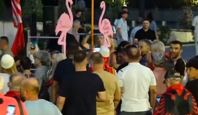 Dita e 73-të e protestës, qytetarët mblidhen para Kryeministrisë