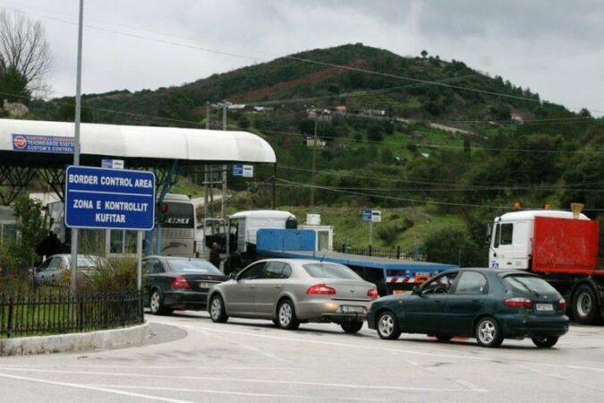 Kontrabandë në Kakavijë/ 685 kg mish dhe 83 kg peshk, arrestohet shoferi i autobusit