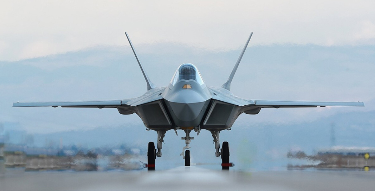 Alarm në SHBA, avion luftarak intercepton një avion mbi Camp David, aty ku po qëndronte Trump