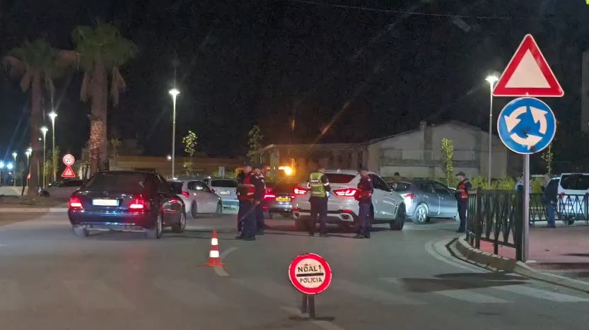 Kontrollet e policisë në Vlorë, fokus automjetet me xhama të zinj dhe personat në kërkim