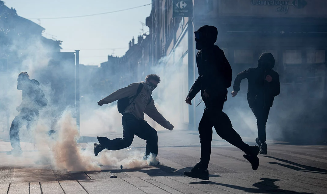 Kryengritja në shkolla vë në provë qeverinë franceze: Sot protestat më të mëdha, çfarë pritet në vijim