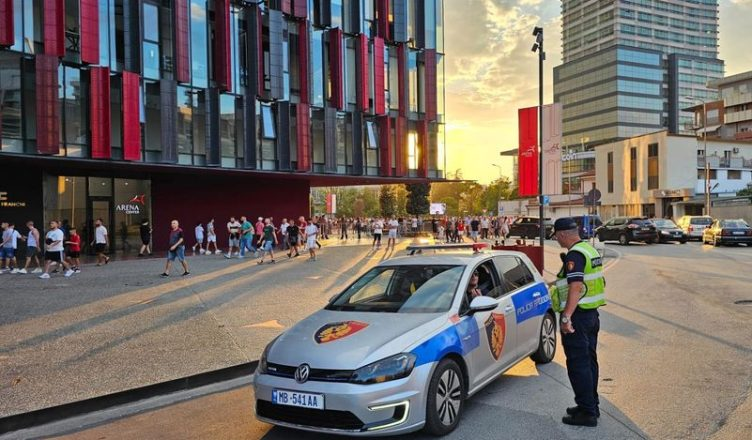 Shqipëri-San Marino në Air Albania bllokon disa rrugë në Tiranë, policia tregon akset ku nuk do kalohet