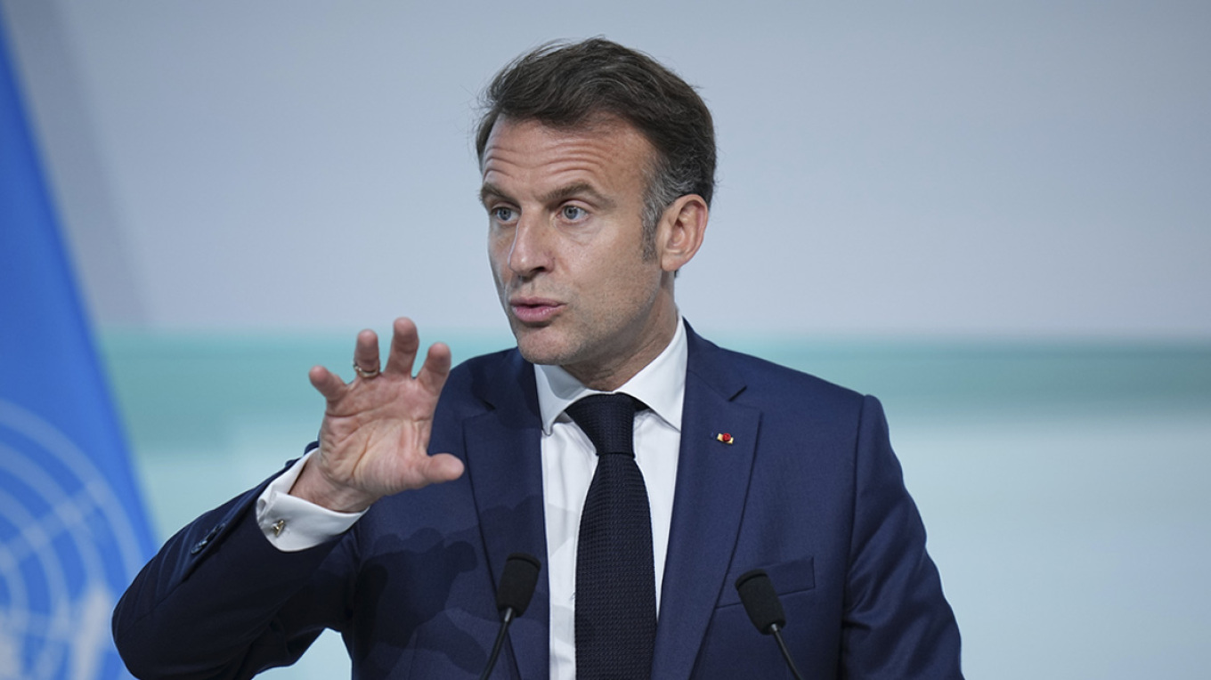 Macron paralajmëron masa të forta pas trazirave në Francë: Protestat e paautorizuara mund të ndalohen